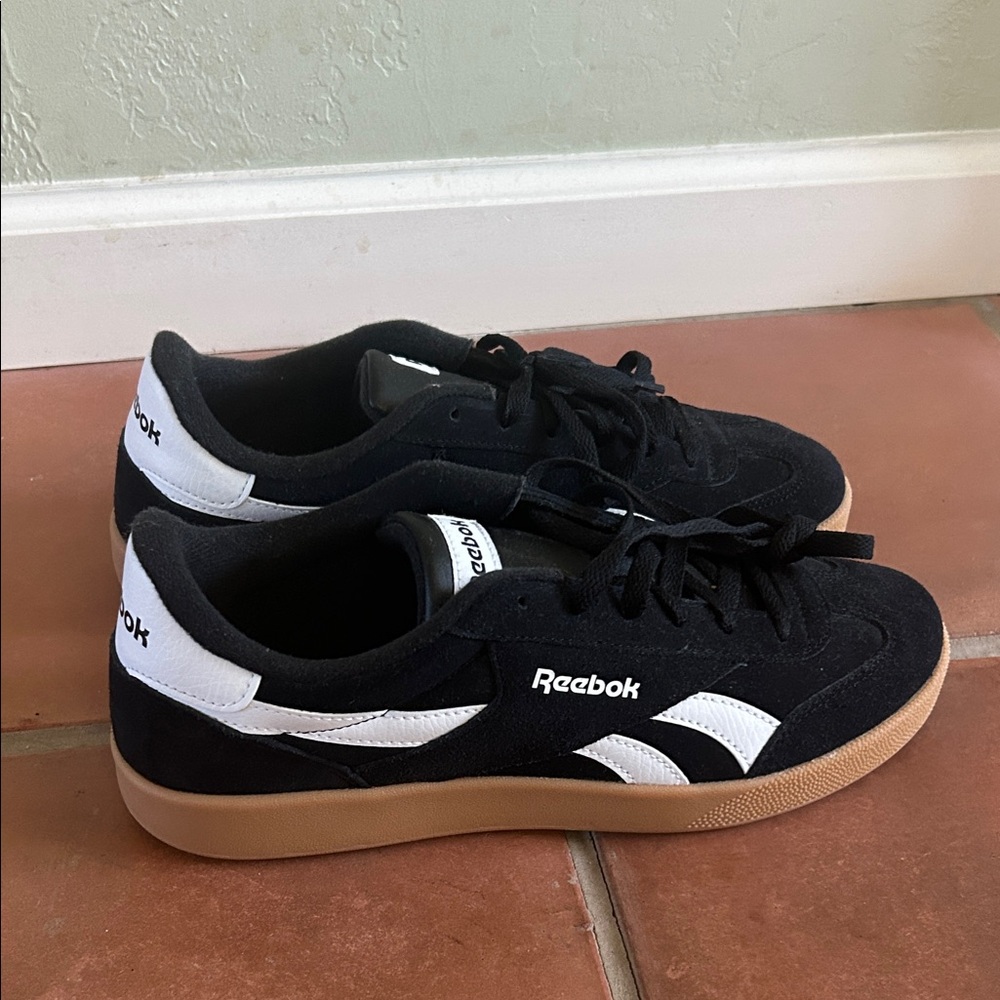 Reebok Men's Black and White Sneakers with Tan Sole